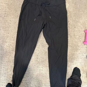Lululemon on the fly pants size 10